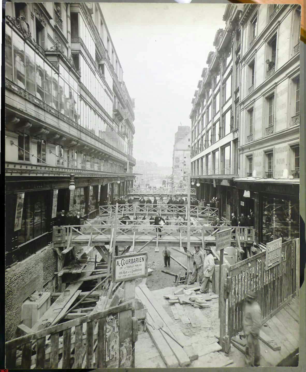 Travaux de la concession sous la rue de la Monnaie: création d'une galerie souterraine